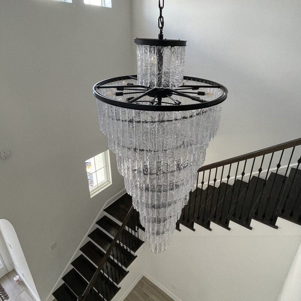 żyrandol schodowy spiralny